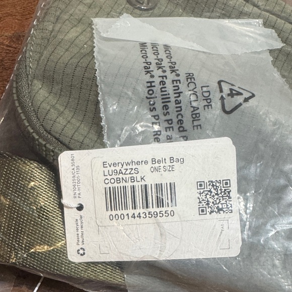 Lululemon Everywhere Belt Bag in COBN/BLK - Picture 4 of 5